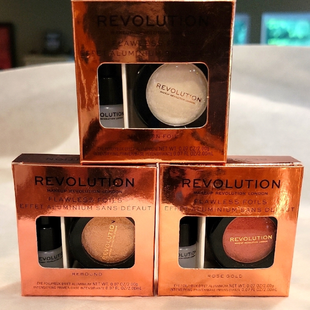 MAKEUP REVOLUTTION Bundle Of 3 Flawless Foils Eye Shadow